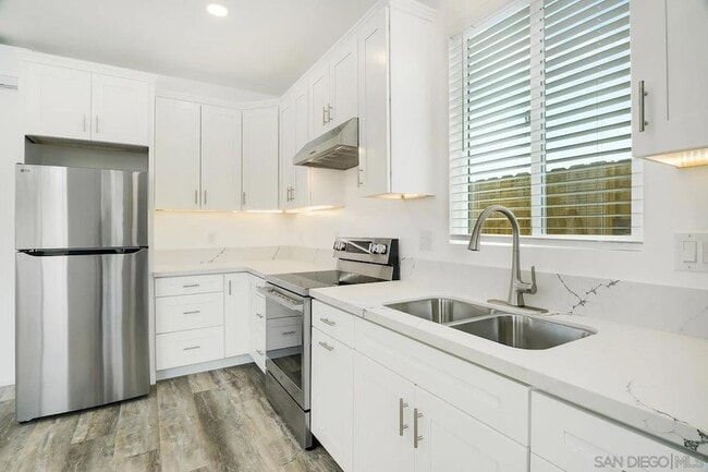 Building Photo - 2077 Grove Ave