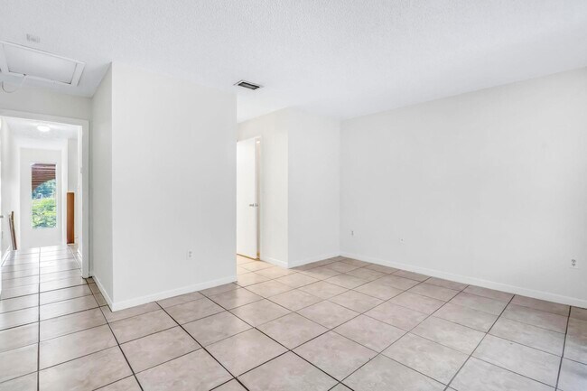 Building Photo - 5200 NW 31st Ave