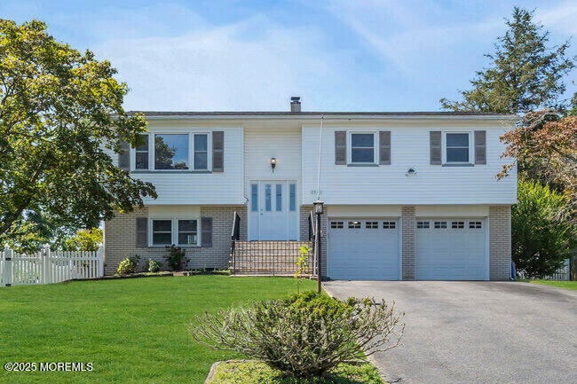 Primary Photo - 2421 Homestead Ave