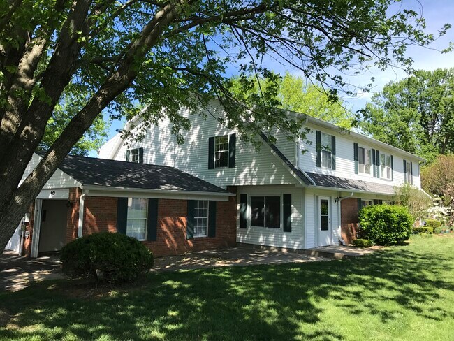 Primary Photo - 942 E Waterloo Dr