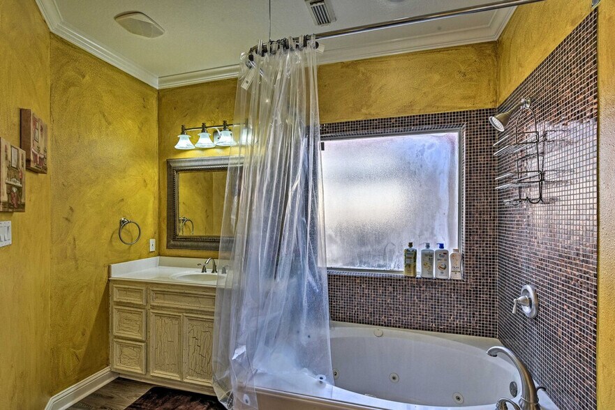 Building Photo - 2735 Broadway St