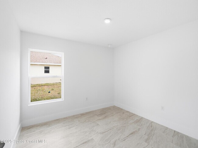 Building Photo - 1332 Giddings St