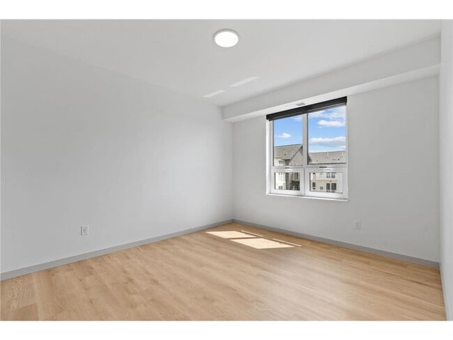 Building Photo - 21401 Dushane Pkwy