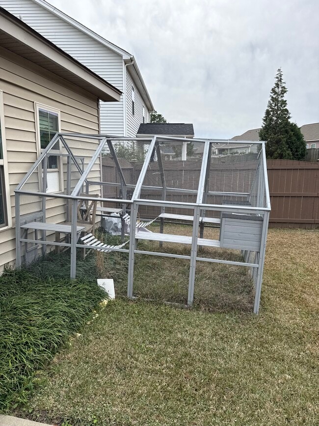 Building Photo - 114 Eldon Dr