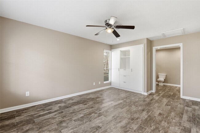 Building Photo - 3424 Balboa Cir