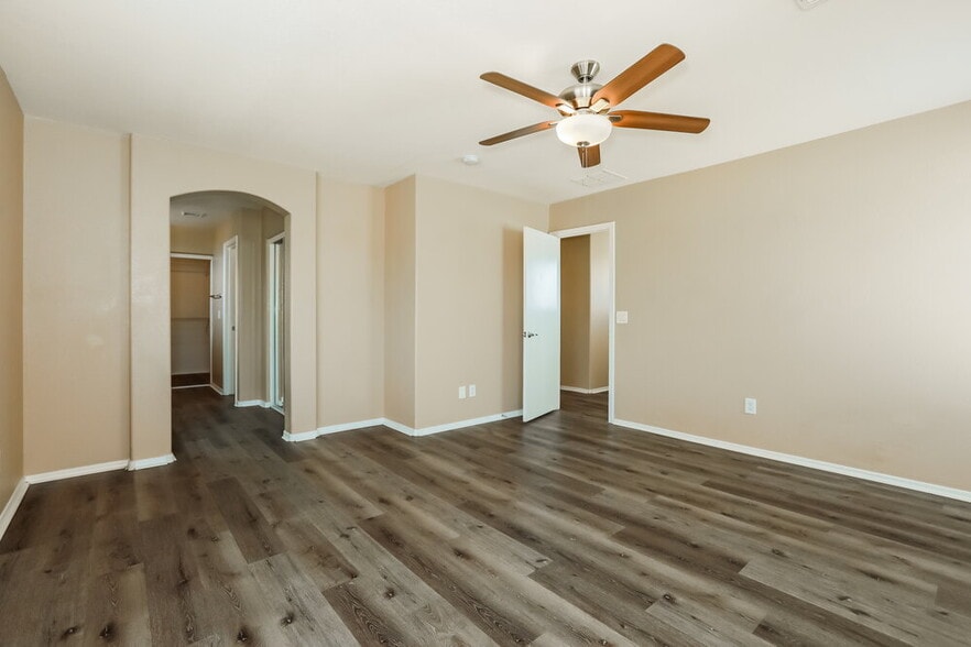 Building Photo - 40549 N Brumana St