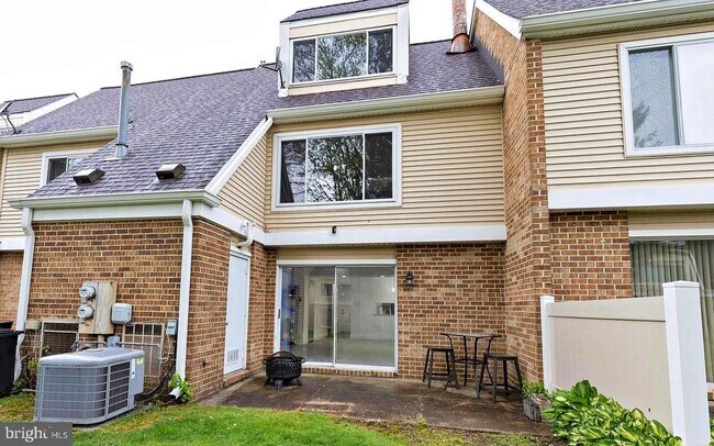 Building Photo - 1139 Thackary Ct