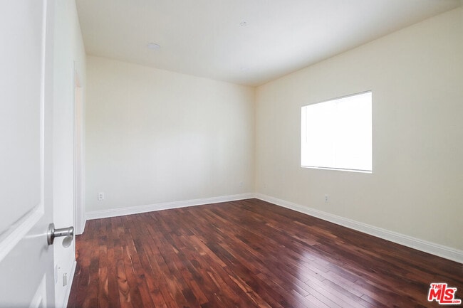 Building Photo - 7132 Farralone Ave