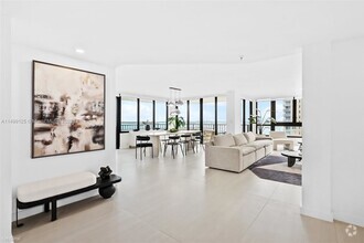 Building Photo - 3 br, 3 bath Condo - 520 Brickell Key Dr A...