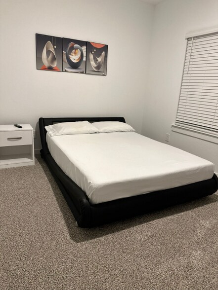 Building Photo - 10001 N Fulshear Dr