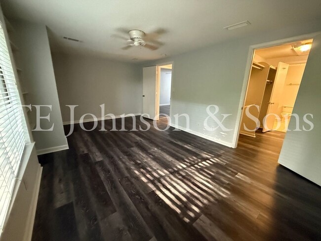 Building Photo - Cozy & Stylish 2BR Home with Fireplace, Su...
