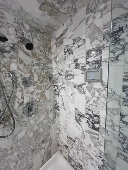 Building Photo - 9801 Collins Ave