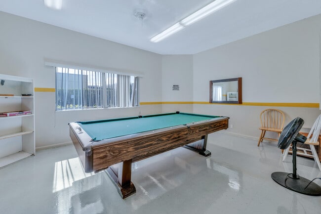 Building Photo - 890 N Federal Hwy