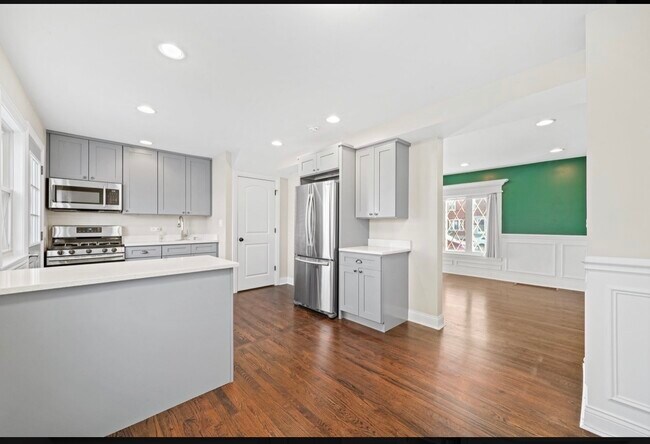 Building Photo - 6350 S Lockwood Ave