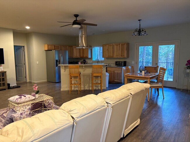 Building Photo - 14868 Hickok Ct