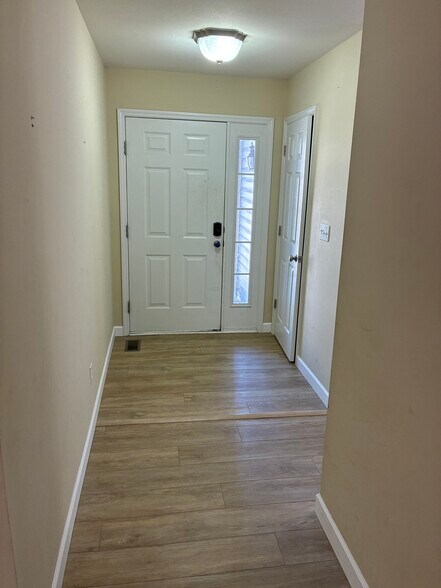 Building Photo - 1120 Marathon Dr