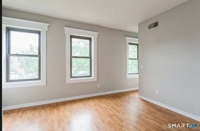 Building Photo - 71A Imlay St