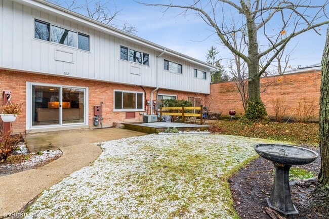 Building Photo - 622 Carriage Hill Dr