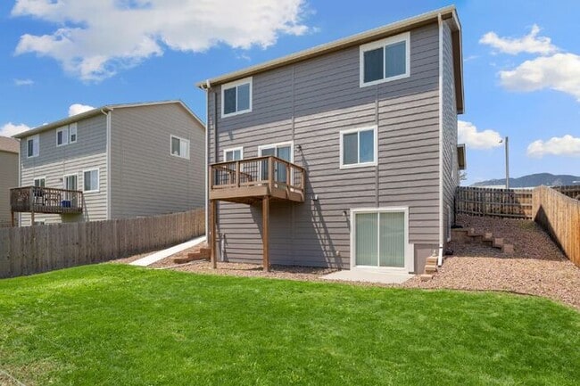 Building Photo - Spacious 4-Bed Home Minutes from Fort Cars...