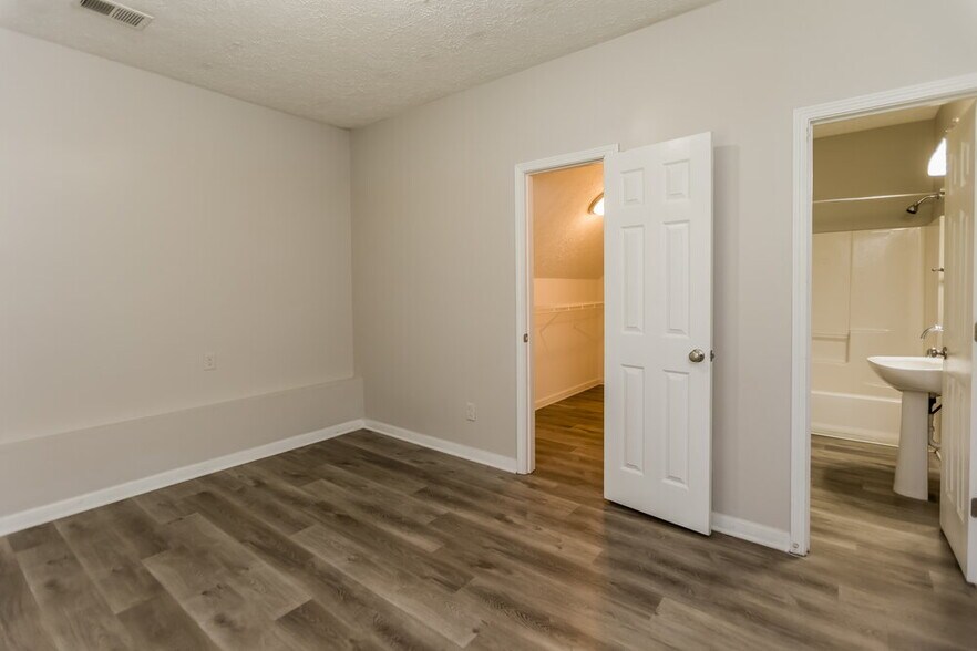 Building Photo - 2740 Owens Dr