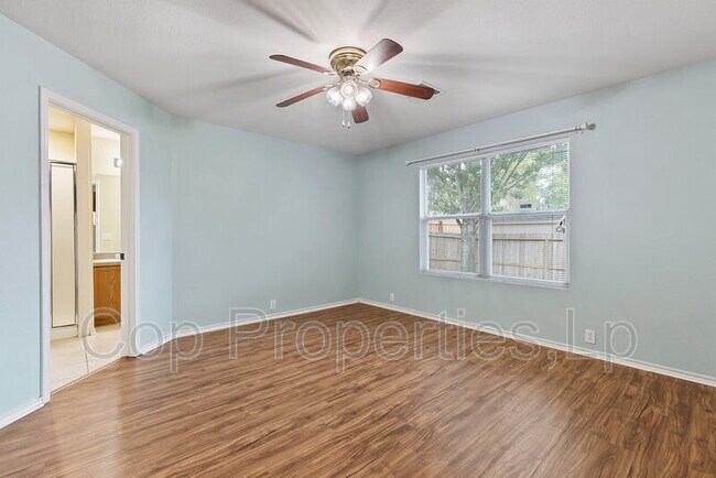 Building Photo - 5132 Columbia Dr