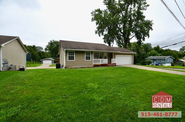 Building Photo - Wonderful DSM Ranch Home