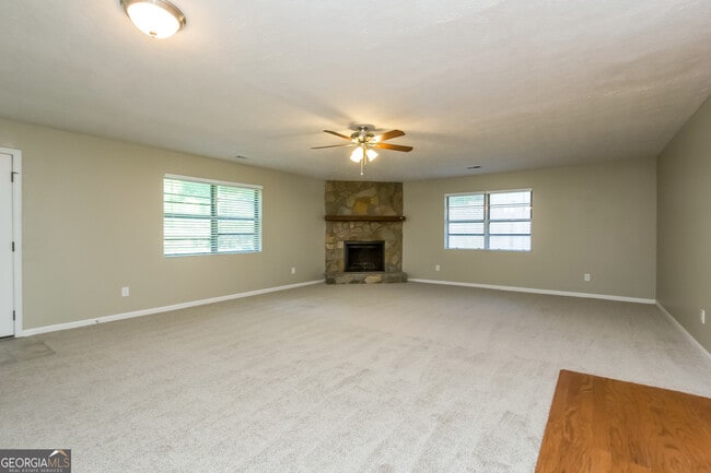 Building Photo - 3790 Creekview Cir