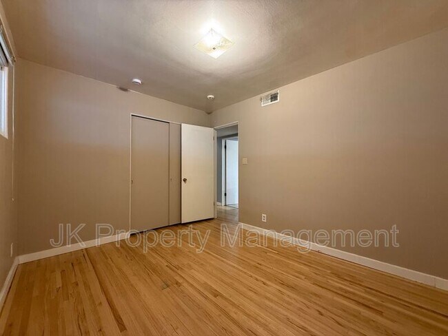 Building Photo - 1726 Alder Dr