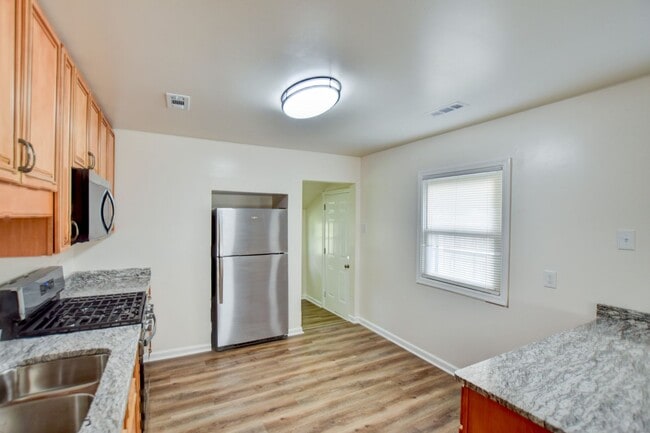 Building Photo - 1923 Bancroft Dr