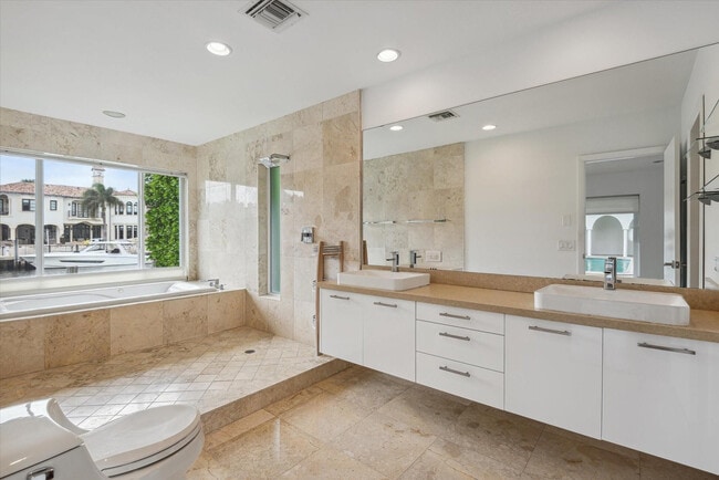 Building Photo - 40 Isla Bahia Dr