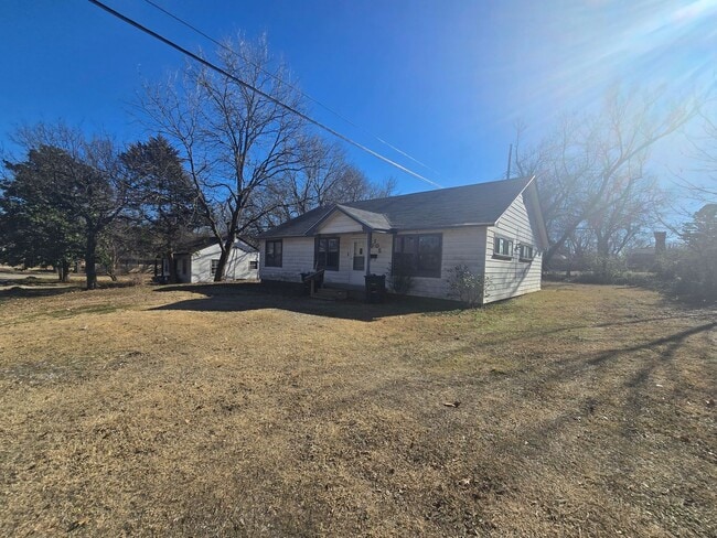 Building Photo - 4 Bed 2 Bath at Shawnee
