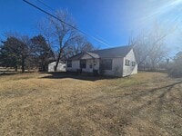 Building Photo - 3 Bed 2 Bath at Shawnee