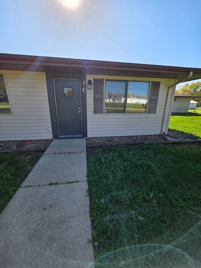 Building Photo - *WINTER MOVE-IN SPECIAL* 1 Bedroom | 1 Bat...