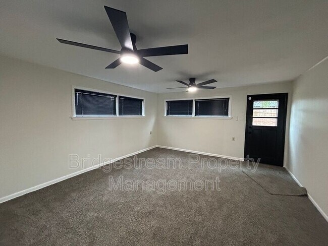 Building Photo - 7201 Englewood Dr