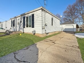 Building Photo - 3322 Birchwood Ave SW