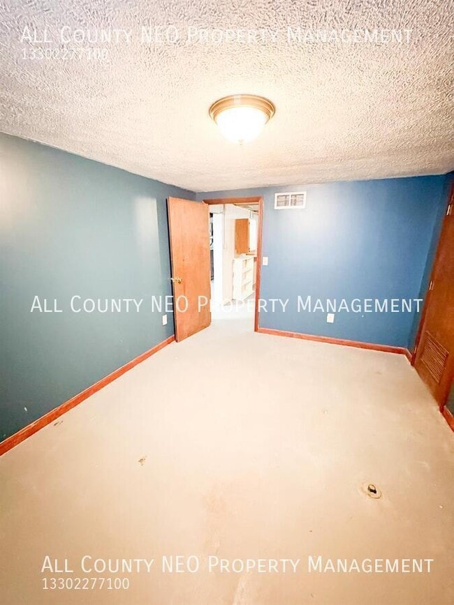 Building Photo - 106 Selden Ave