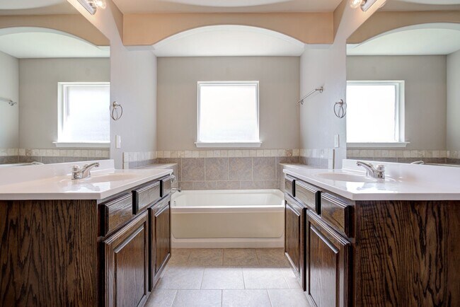 Building Photo - Spacious 4-Bedroom Home with Modern Upgrad...