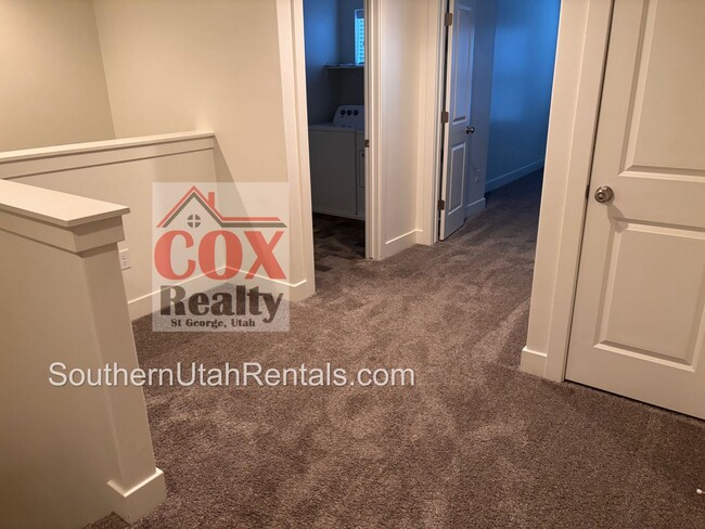 Building Photo - Wonderful Desert Canyon 4 bed | 2.5 bath |...