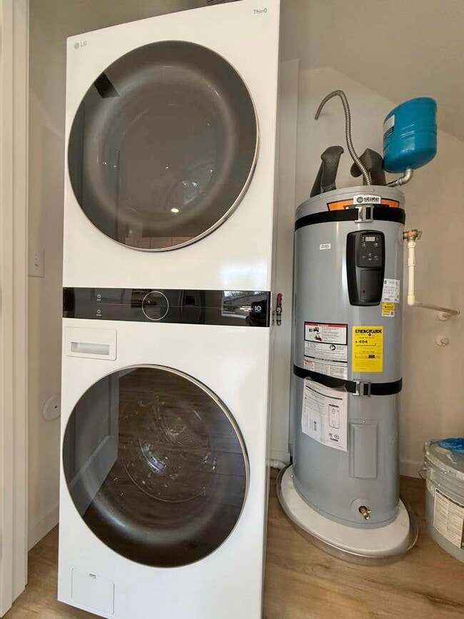 Building Photo - 3925 E 32nd Ave