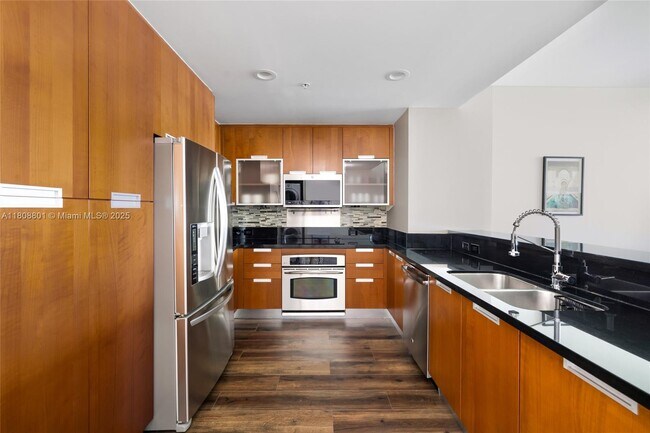 Building Photo - 7901 Hispanola Ave