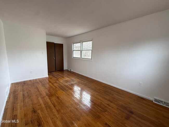 Building Photo - 5 Dowling Rd