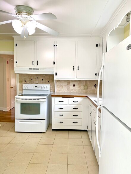 Building Photo - 1 Ledgewood Dr