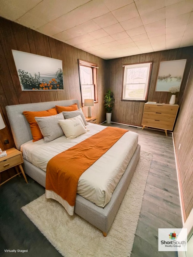 Building Photo - Updated 2 bed 1 bath main floor apartment with covered detached garage