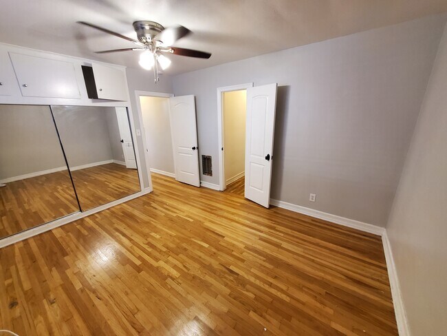 Building Photo - 920 Westbourne Dr