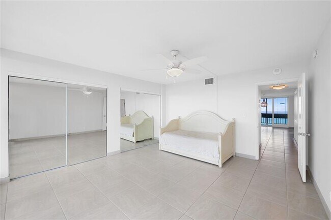 Building Photo - 4280 Galt Ocean Dr