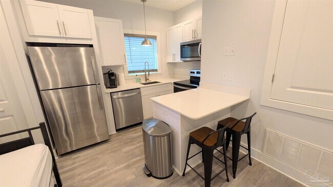 Building Photo - 379 S Clubbs St