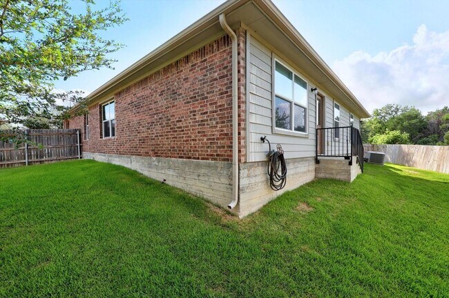 Building Photo - 10905 Ukaoma Wy