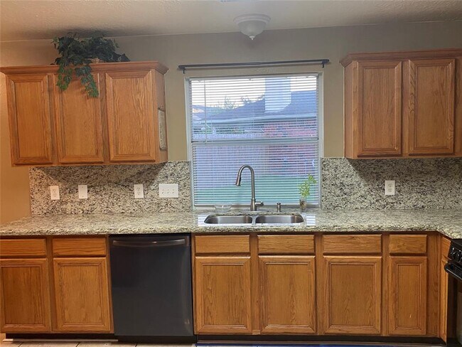 Building Photo - 15943 Breanna Ln