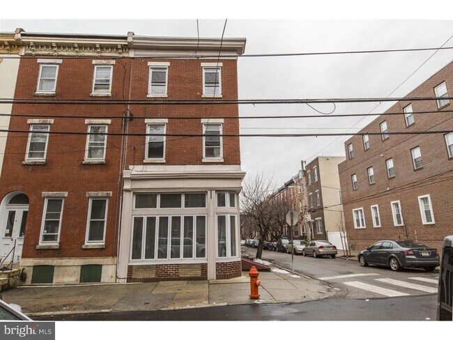 Building Photo - Amazing 3bd/2.5 Fairmount Home