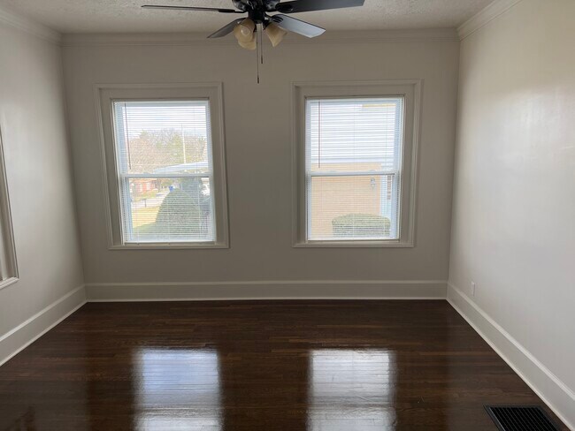 Dining room - 600 Fisher Ave